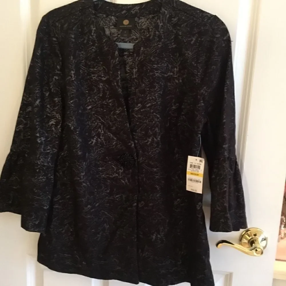 NWT Black/Silver Jacquard Jacket Size M Bell Sleev